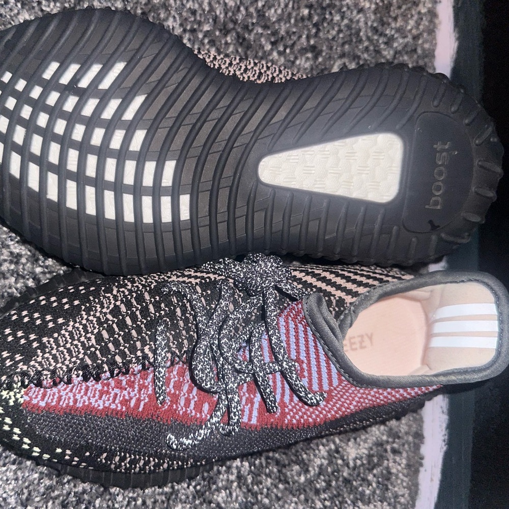 Yeezy boost ✨ - Picture 3 of 4